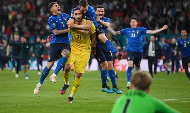 唐纳鲁马无惧高薪质疑 一战封神完美接班布冯