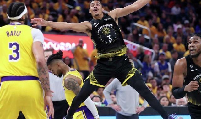 开云Kering下载-普尔成湖勇战关键X因素 科尔对他提出一点要求