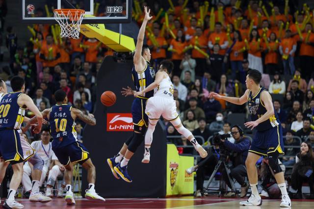 1741592379633066134.jpg #(体育)(11)篮球——CBA常规赛:广东东阳光胜辽宁本钢XxjpseC007157_20250305_PEPFN0A001.jpg